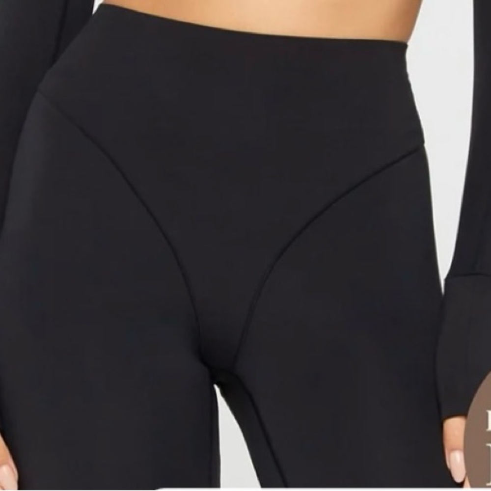 Fabletics KHLOE PureLuxe High-Waisted Sweetheart Legging -Black (s)